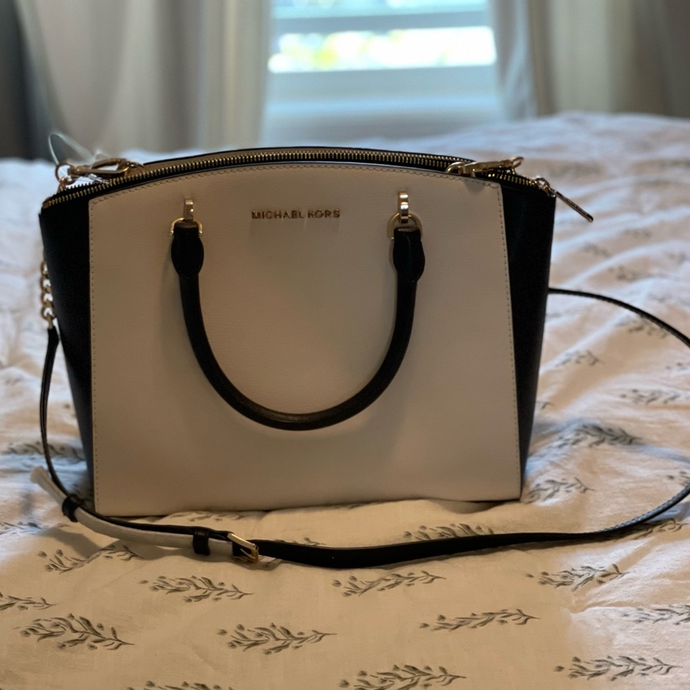 Micheal Kors purse